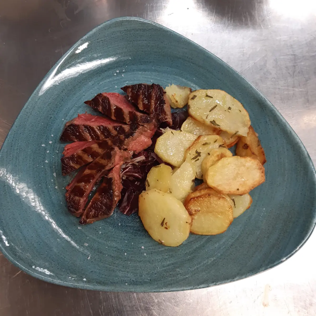Tagliata d'Angus top quality del RistòItalia con patate arrosto al forno